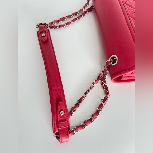 Chanel Series 19 Flap Quilted Leather
Medium Bag - Picture 6 of 13